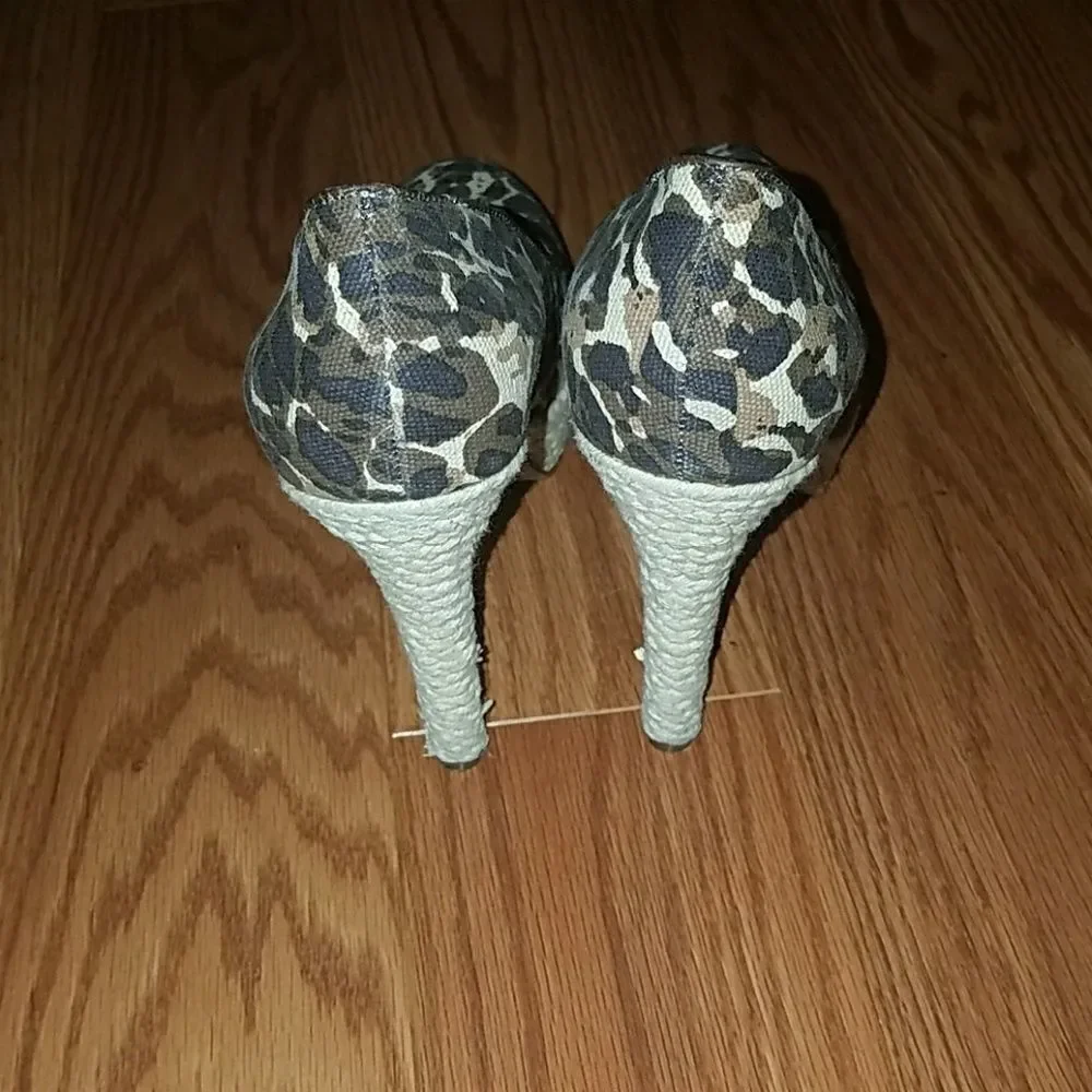 Nine West Fabric animal print shoes Sz. 6.5